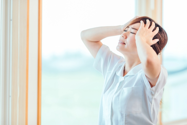 最悪？介護職の人間関係が悪いのはなぜ？めんどくさい悪口やいじめに疲れた時の対処法！