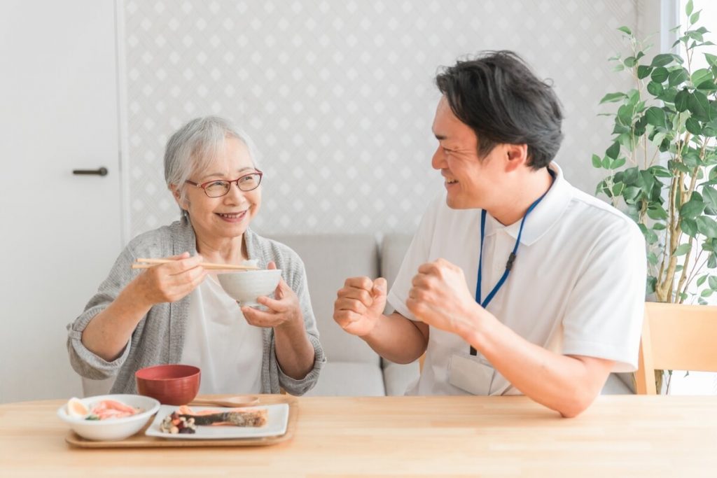 50代未経験でも介護職へ転職できる？失敗しない転職のコツ！ミドル世代のセカンドキャリアにおすすめ