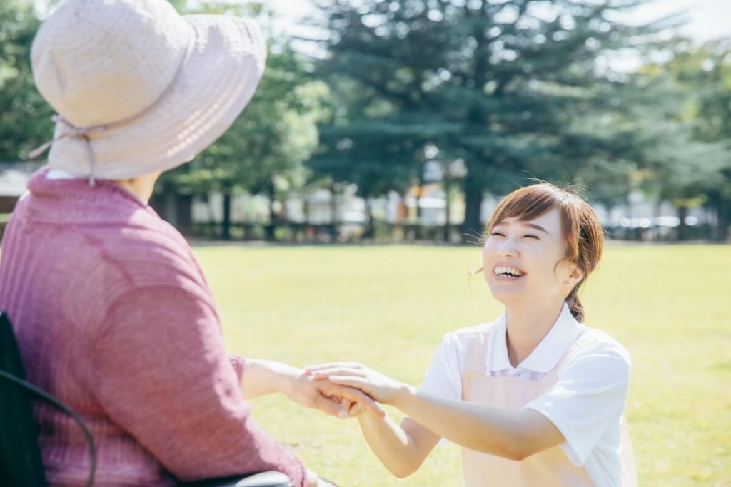 介護職が続く人5つの特徴！介護士に向いてる人向いてない人の性格