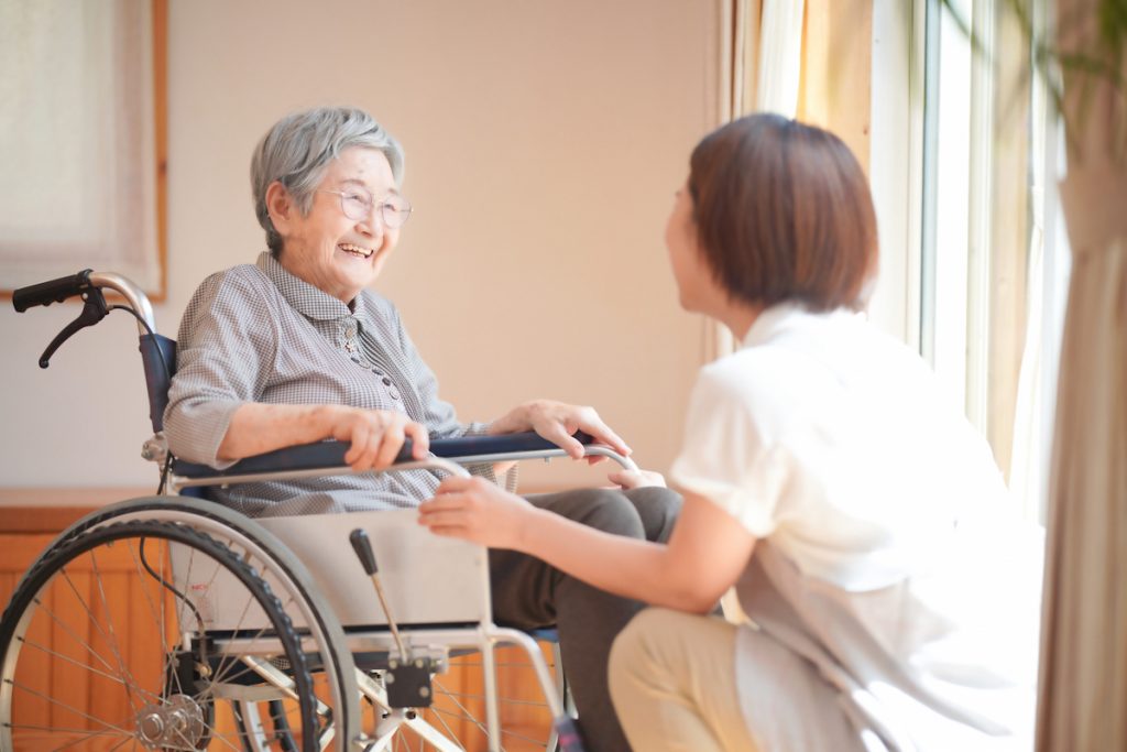 40代未経験から介護職に転職できる？失敗しない転職のコツ！40歳からでも遅くない